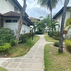 Apartment Finest Renfrew Place 4-12 Renfrew Rd 2 Bedroom 2 Bat # 15 New Kinston Jamaica, Kingston